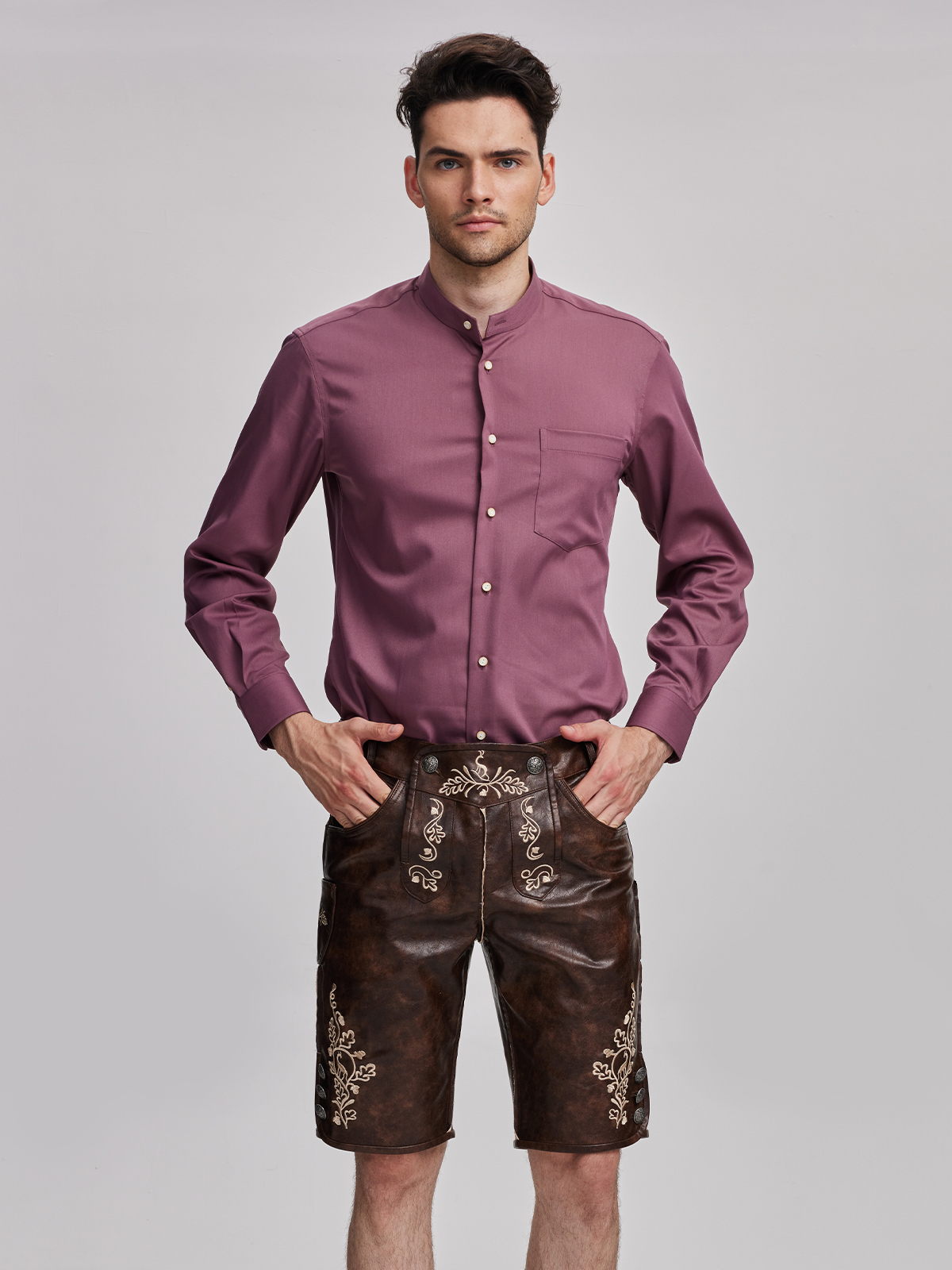 Dirndl samt dunkelblau mit Lederhose